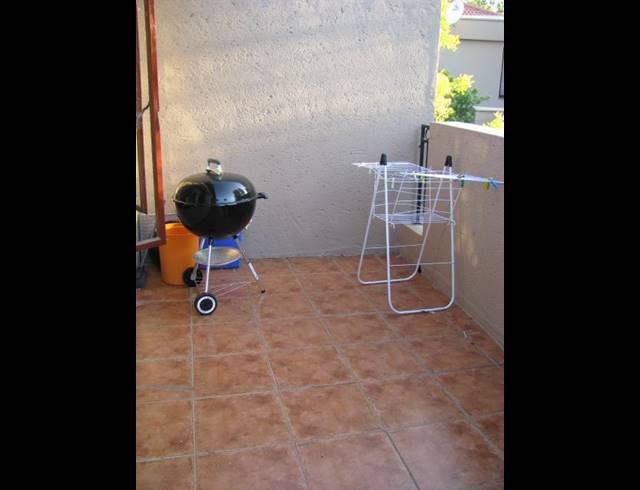 2 BEDROOM PROPERTY TO RENT IN LONEHILL